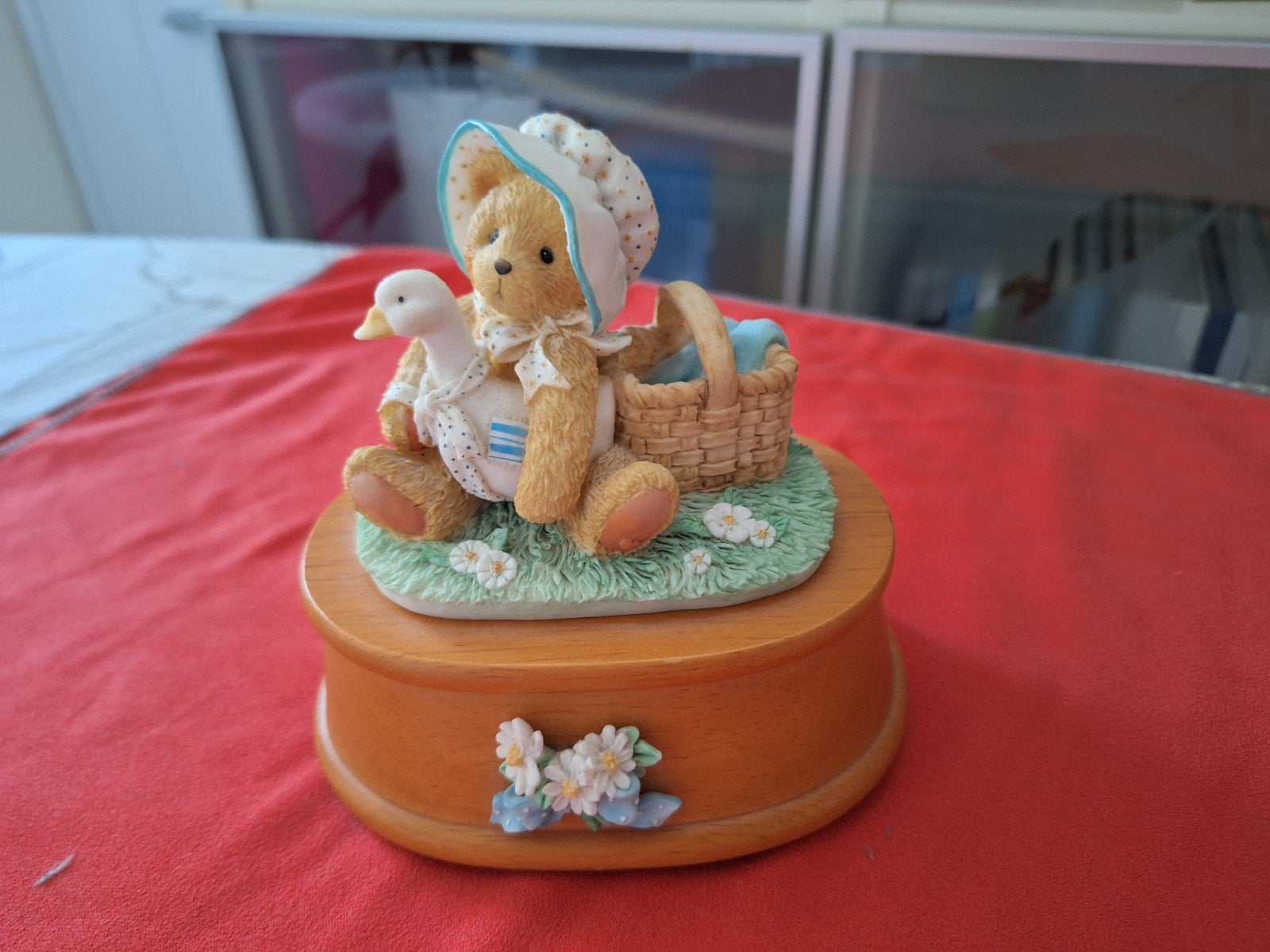 Cherished Teddies Muziekdoosje met beer en eendje, Ophalen of Verzenden, Zo goed als nieuw, Beeldje, Cherished Teddies