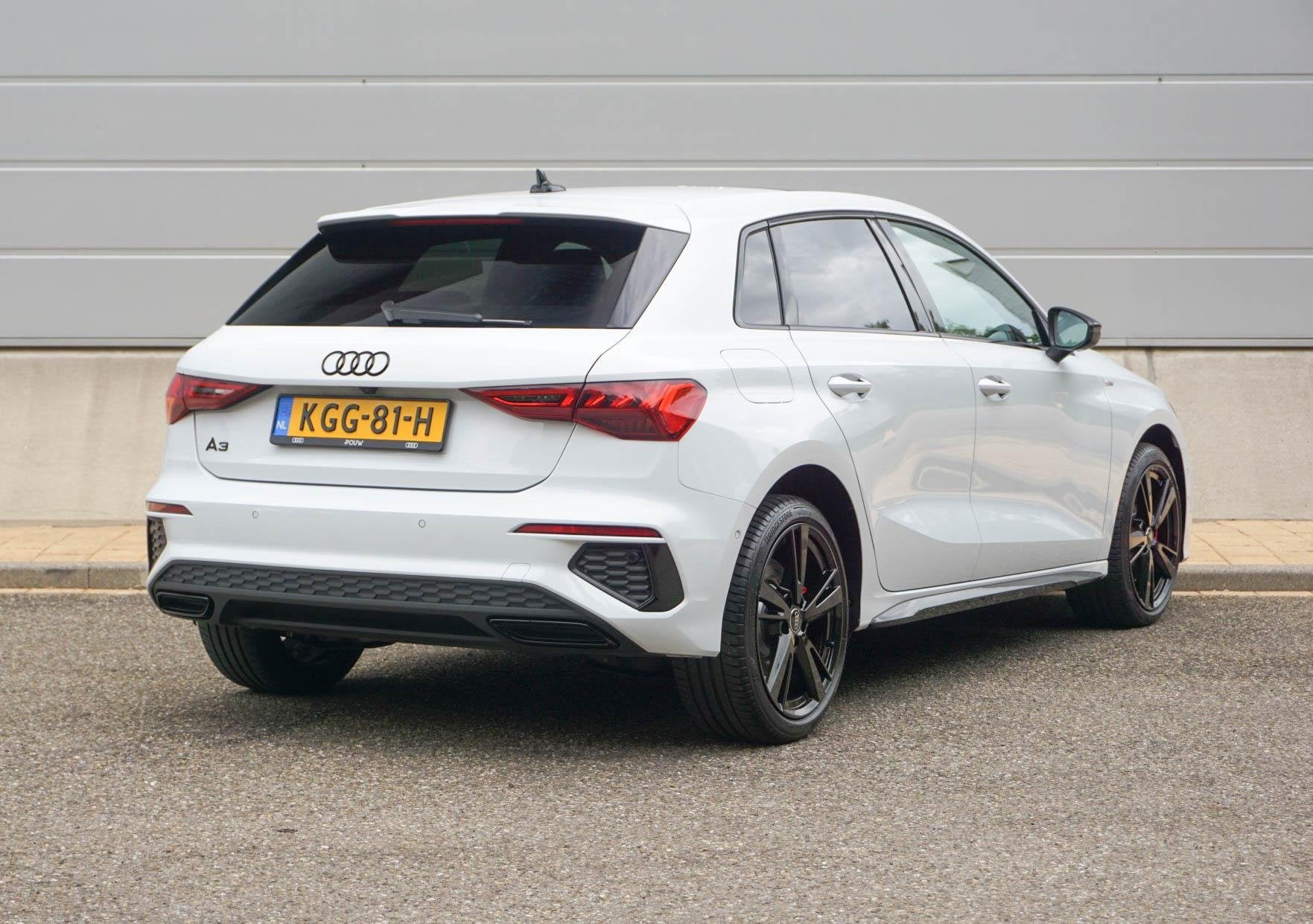 Audi A3 Sportback 45 TFSIe 245pk PHEV S edition Competition, Auto's, 77 km/l, Gebruikt, 4 cilinders, Wit
