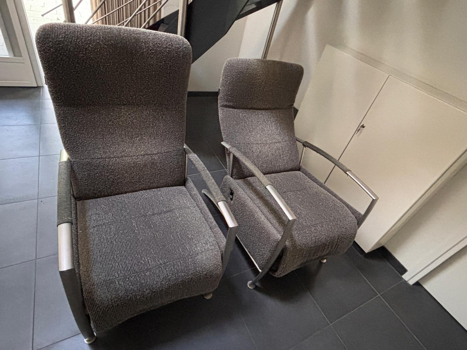 2 comfortabele grijze fauteuils met metalen frame, Ophalen, Gebruikt, Twee, Stof