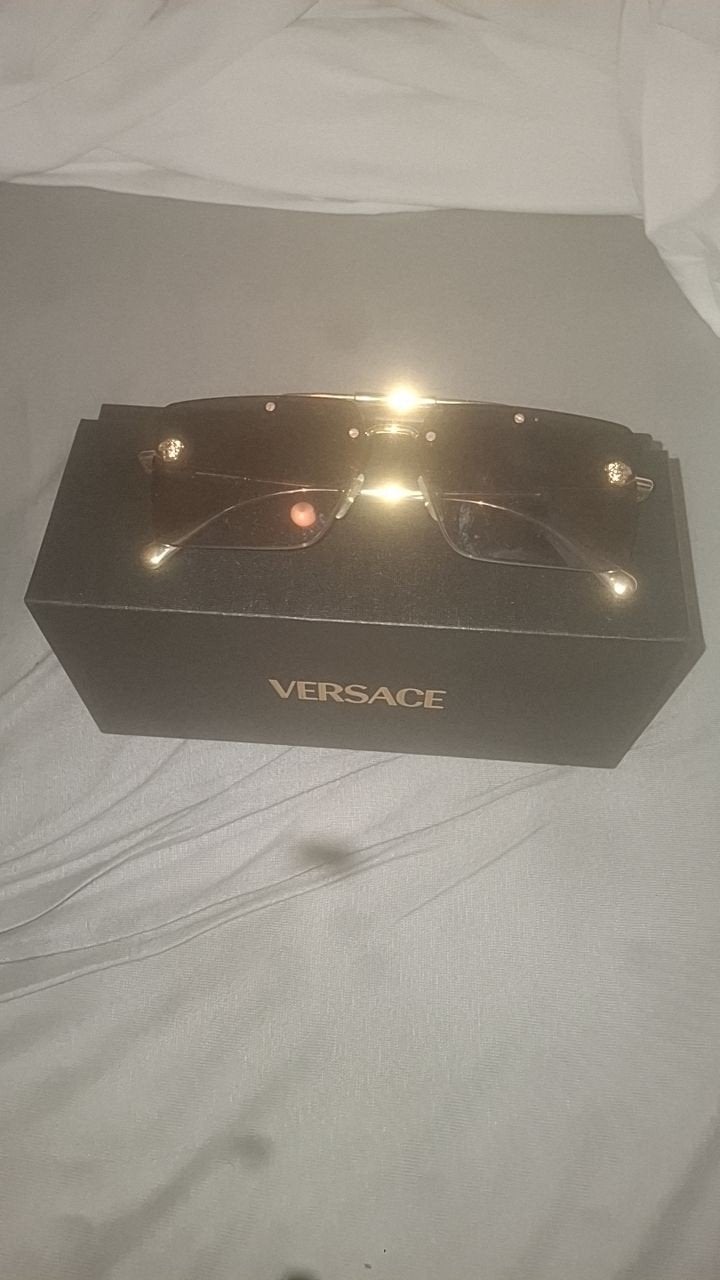 Stijlvolle Versace Zonnebril - Zo goed als nieuw, Zonnebril, Zwart, Gianni Versace, Ophalen of Verzenden