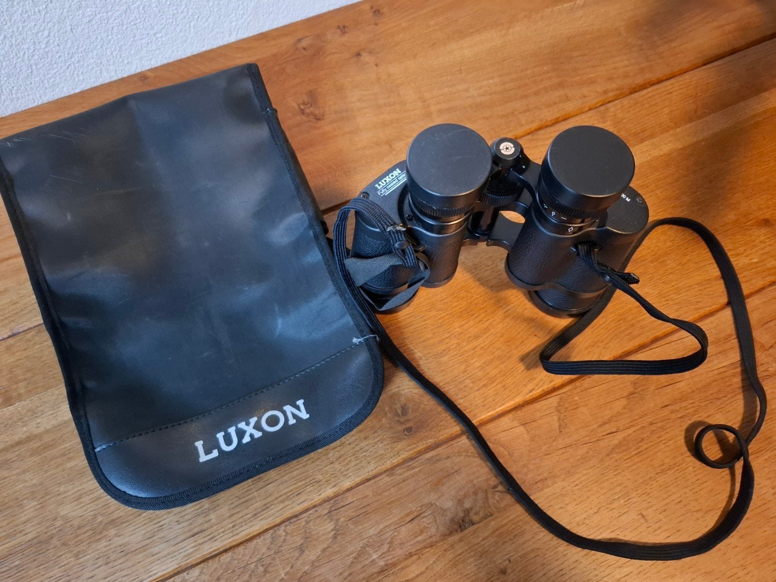 Luxon 8x30 verrekijker - Zo goed als nieuw met tas, Zo goed als nieuw, 8 tot 12x, Met hoes of tas, Porro (met knik)