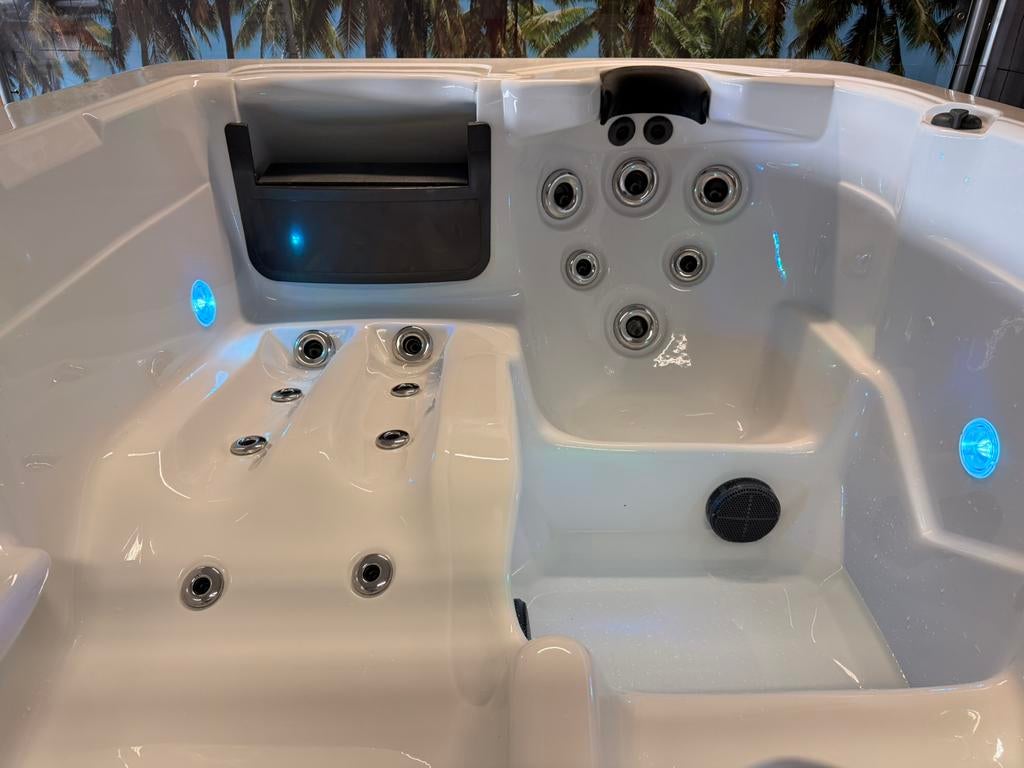 Silverspa 3 persoons configuratie Sterk 230V, Tuin en Terras, Bubbelbaden en Hottubs, Ophalen, Zo goed als nieuw, Filter