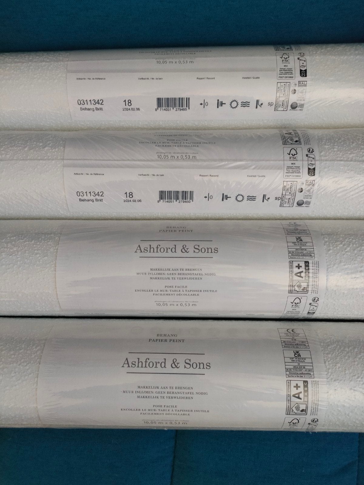 4 rollen papier behang, Ophalen