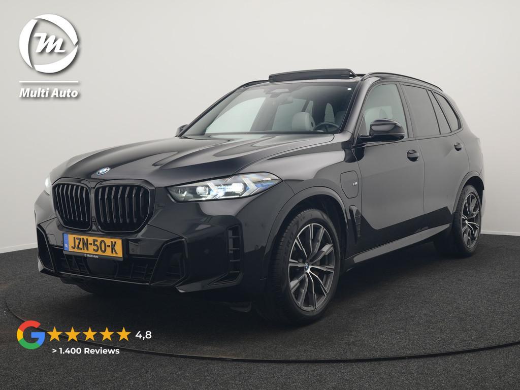 BMW X5 xDrive50e M Sport PHEV 490pk Dealer O.H. | Panodak |, Gebruikt, 2395 kg, Zwart, Bedrijf