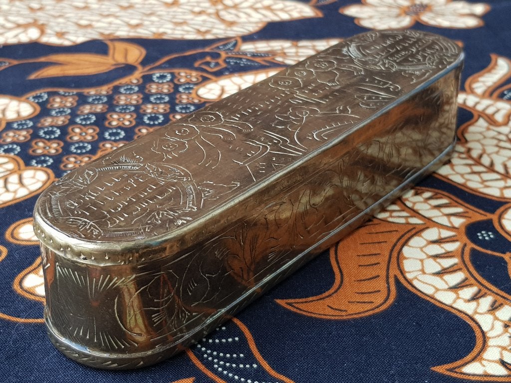 Mooie antieke zeeman tabaksdoos van bewerkt koper 17,5 cm., Ophalen of Verzenden, Koper