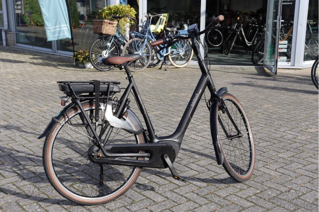 Foto 2 van Gazelle Orange C8 l Bosch Active Plus l 400wh l 61cm