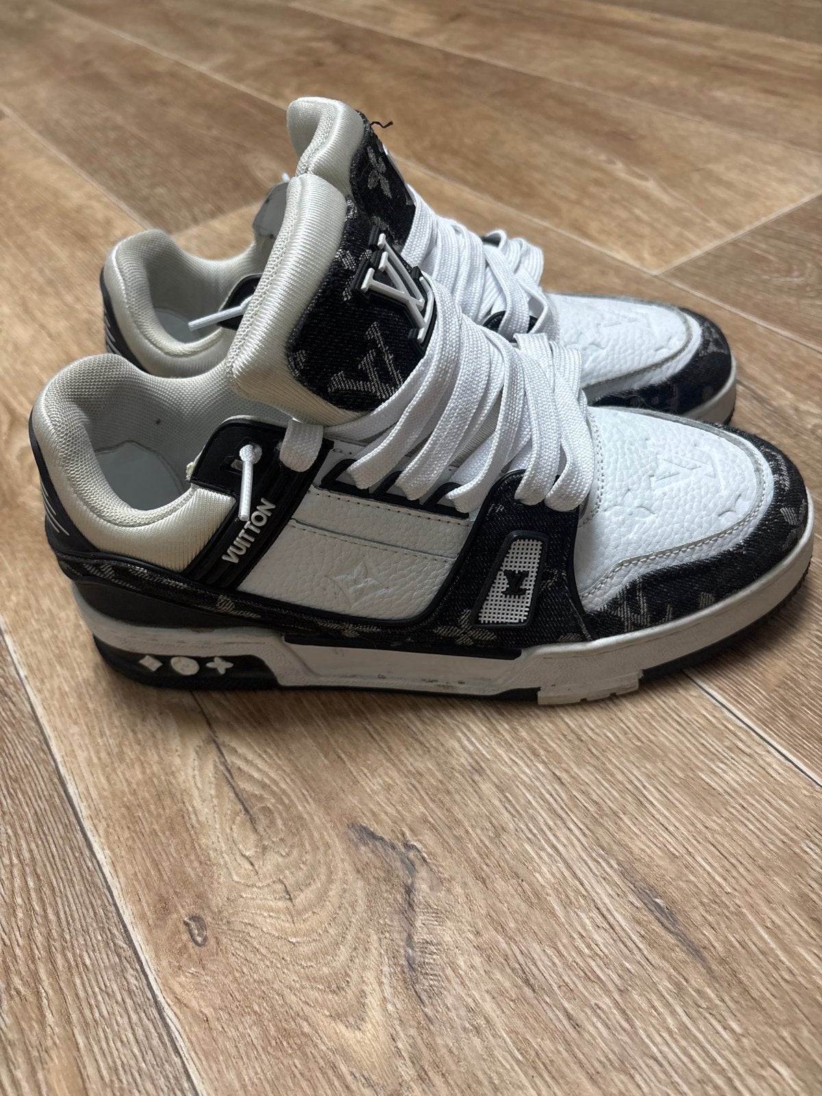 Louis Vuitton Trainers - Maat 40, Kleding | Heren, Schoenen, Ophalen of Verzenden, Gedragen, Zwart, Sneakers of Gympen