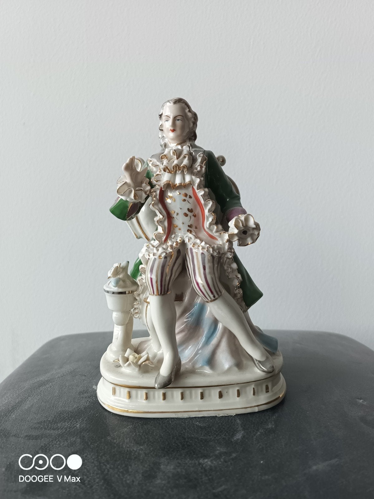 Antiek Porseleinen Beeldje: Rococo Heer, Ophalen of Verzenden