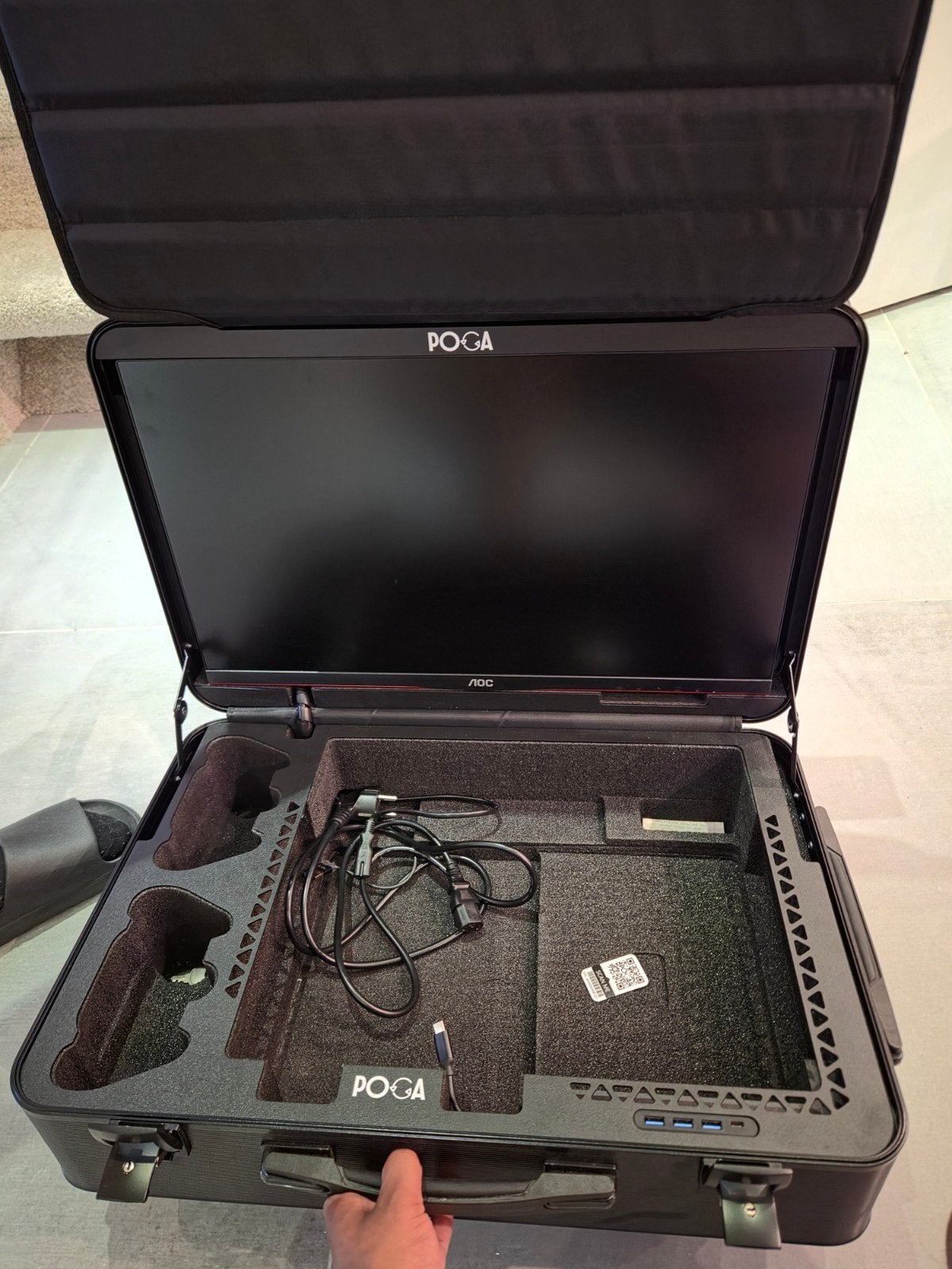 POGA Gaming Case met Monitor - Draagbaar Gaming Station, Ophalen, Overige merken, Zo goed als nieuw