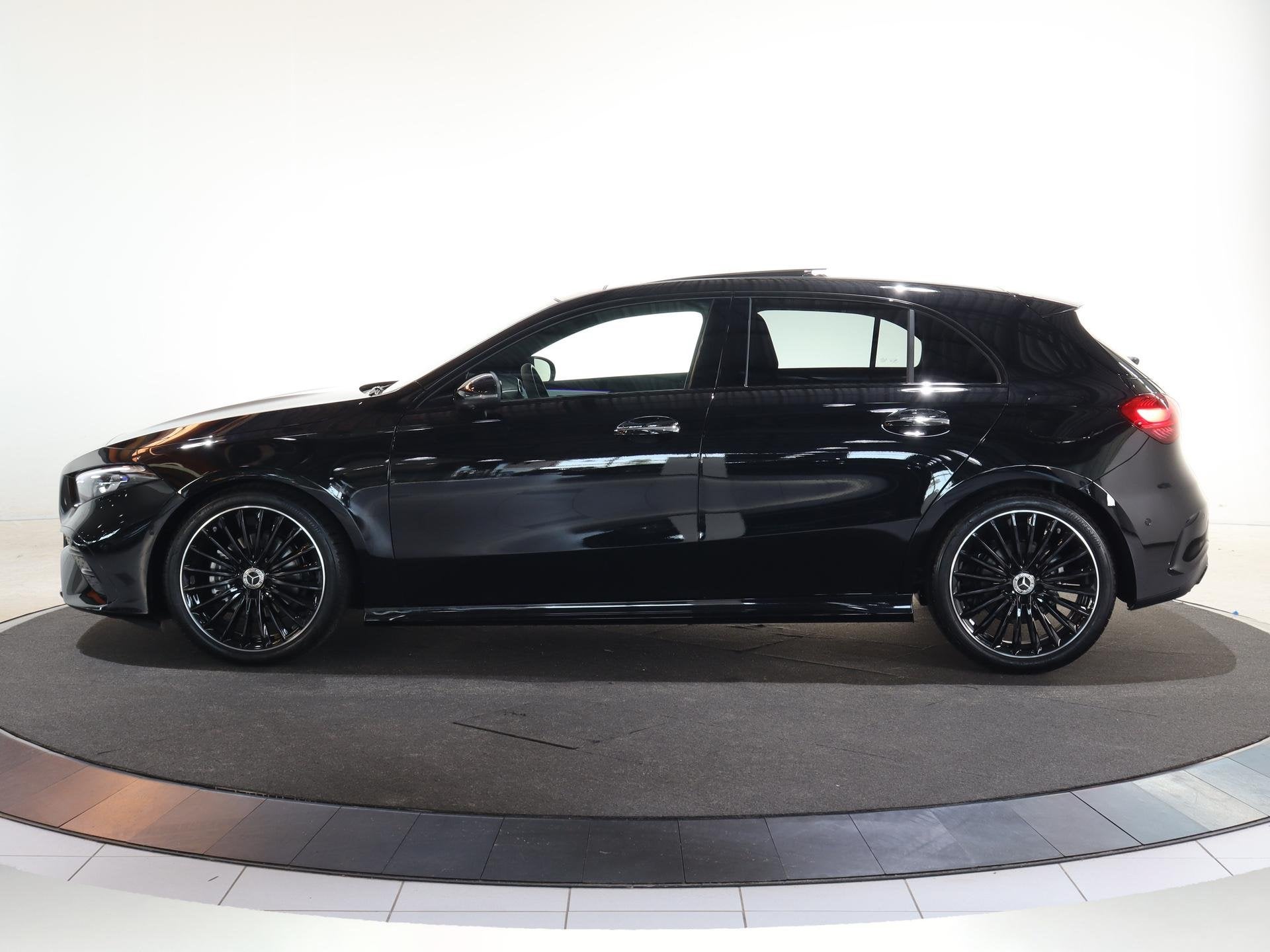 Foto 5 van Mercedes-Benz A-klasse 180 Business Solution AMG | AMG Line