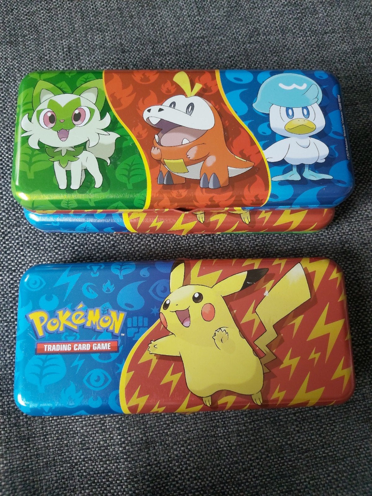 Pencil bakje met 10 Pokémon kaarten