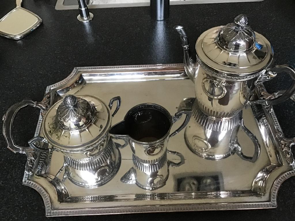 Verzilverd koffieservies, Ophalen