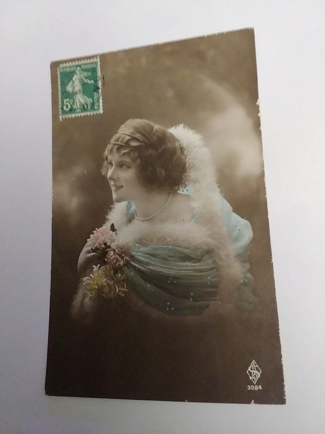 Antieke Franse Ansichtkaart - Elegante Dame met Bontkraag, Ophalen of Verzenden, Voor 1920, Gelopen
