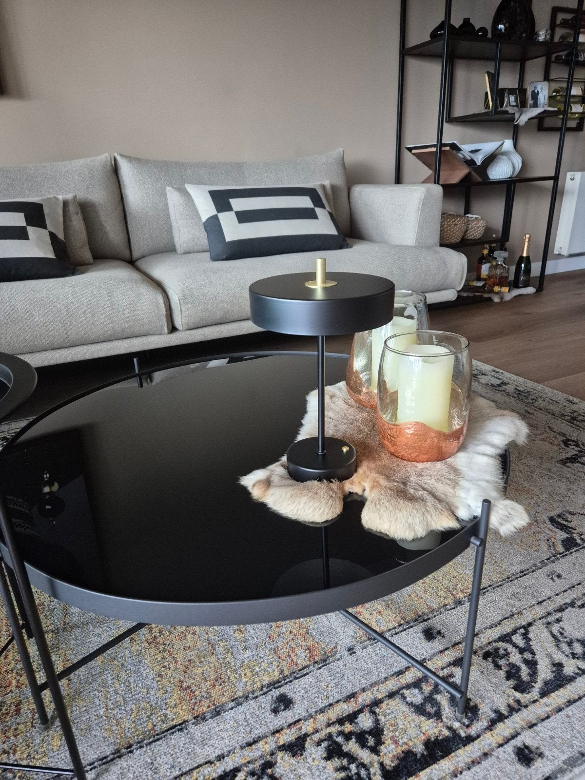 Salon tafel zwarte glasplaat, Ophalen, Rond, 50 tot 100 cm, 50 tot 100 cm