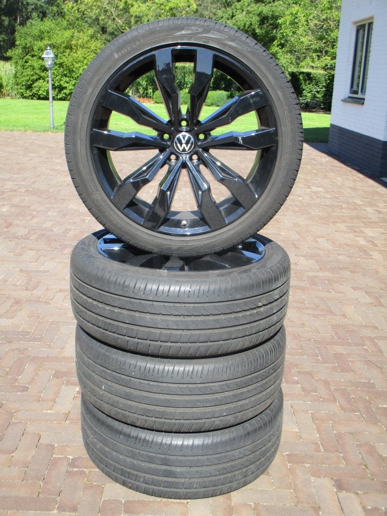 Originele VW Tiguan 20 inch velgen Suzuka IZGST tpms black, Gebruikt, 255 mm, Banden en Velgen, Ophalen of Verzenden
