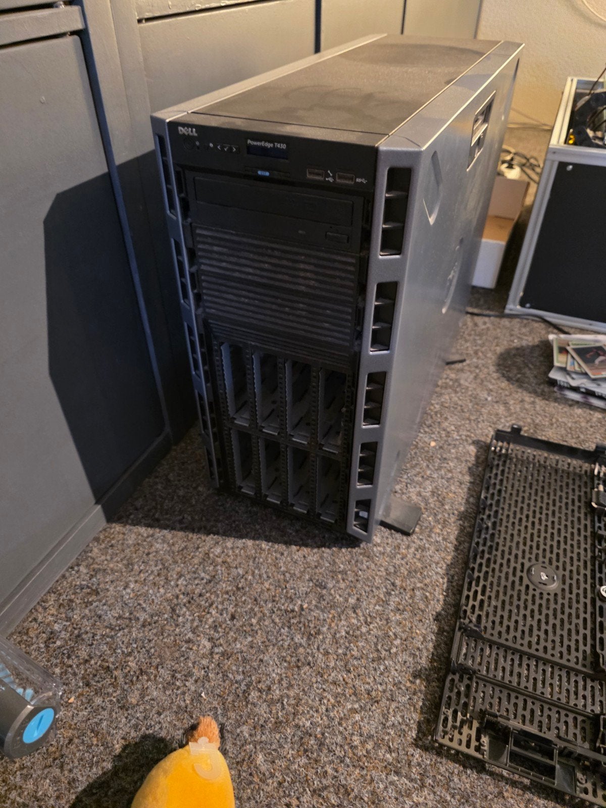 Dell PowerEdge T430 Server met meerdere harddisks, Computers en Software, Servers, Ophalen, Gebruikt, Onbekend, 5.3 TB (2x 2TB, 3x 4TB, 1x 300GB)