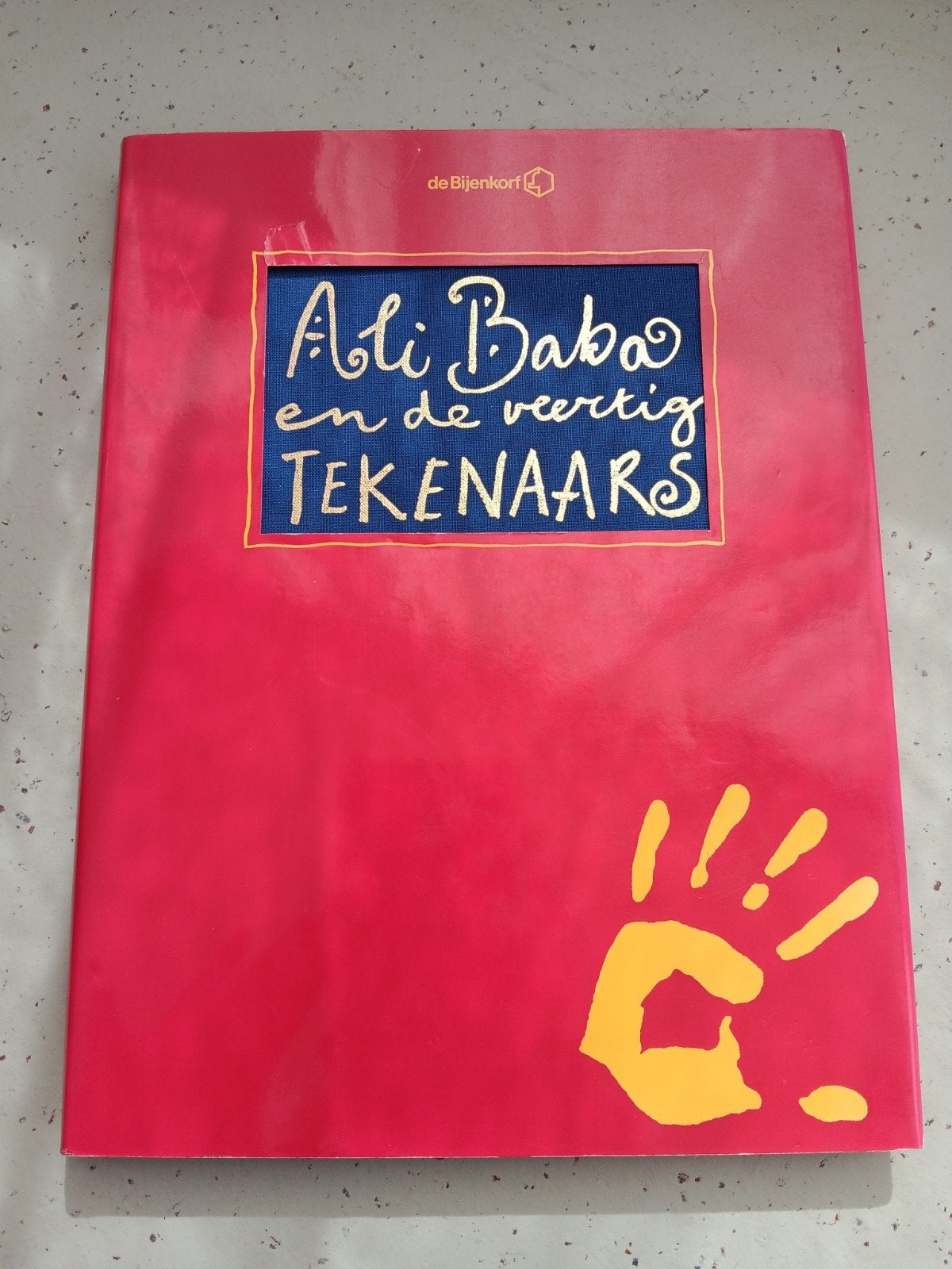 de Bijenkorf - Ali Baba en de veertig tekenaars, Ophalen of Verzenden, Youp van 't Hek, Meerdere auteurs, Gelezen
