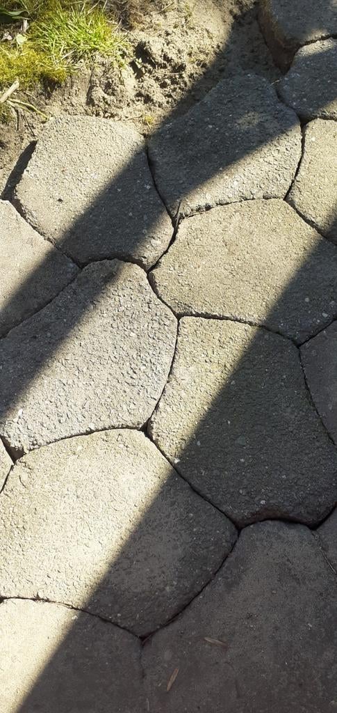 Stenen sier tegels in 'puzzelvorm' voor terras of oprit, Tuin en Terras, Tegels en Klinkers, Ophalen, Gebruikt, Beton, Klinkers