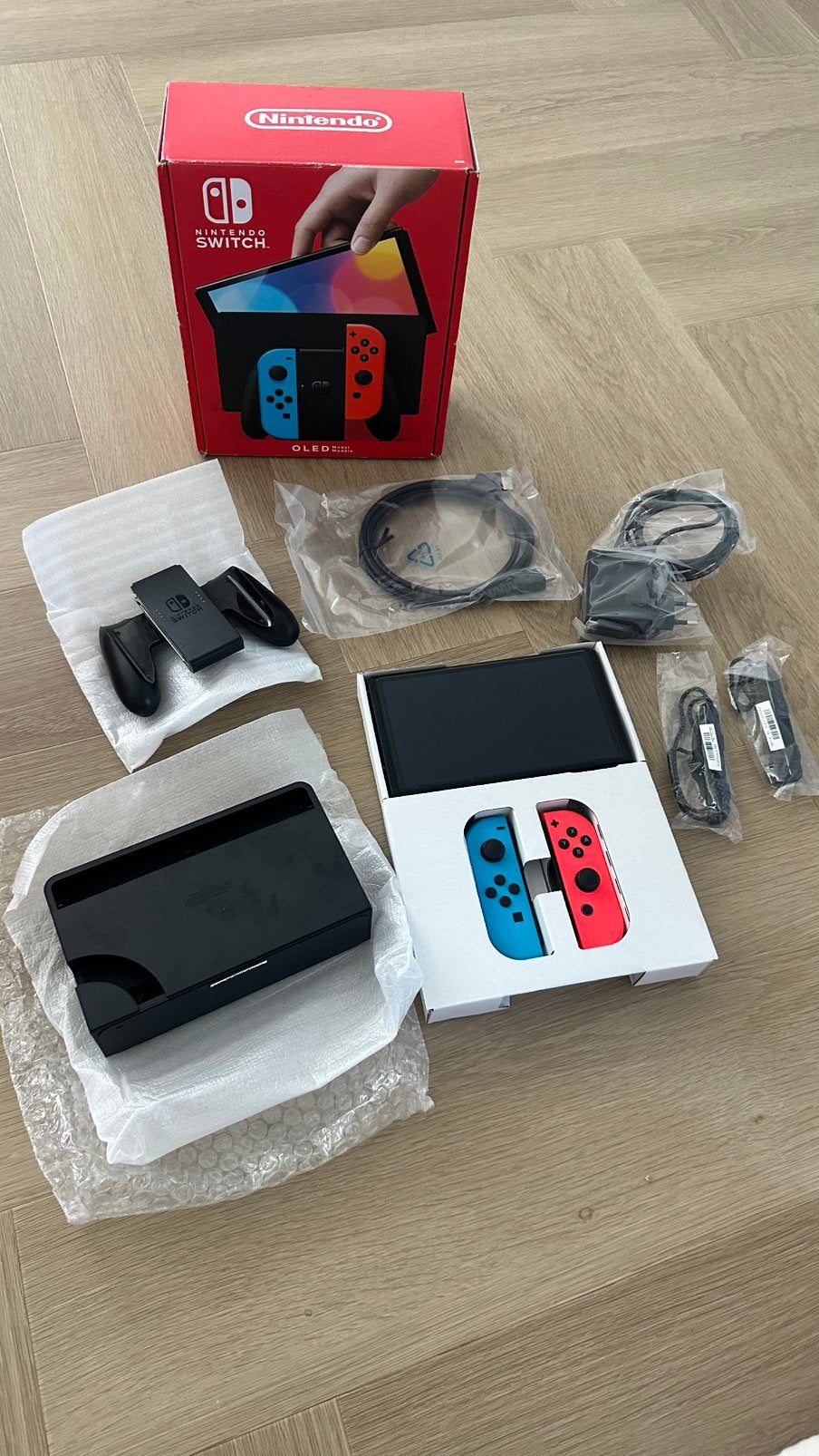 NINTENDO SWITCH OLED – ZEER NETTE STAAT + KASSABON