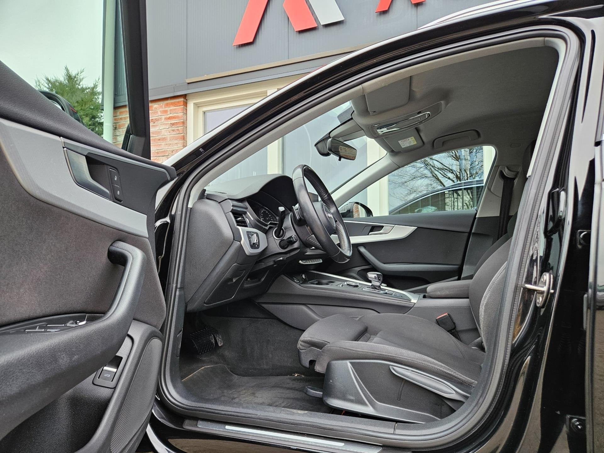 Audi A4 Avant 1.4 TFSI Lease Edition Automaat! Trekhaak! Spo, Gebruikt, Euro 6, 4 cilinders, 150 pk