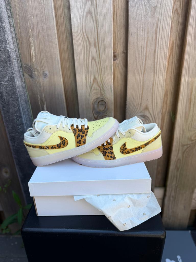 Nike Air Jordan 1 Low SE Leopard Print 42,5, Kleding | Heren, Schoenen, Ophalen, Nieuw, Overige kleuren, Sneakers of Gympen