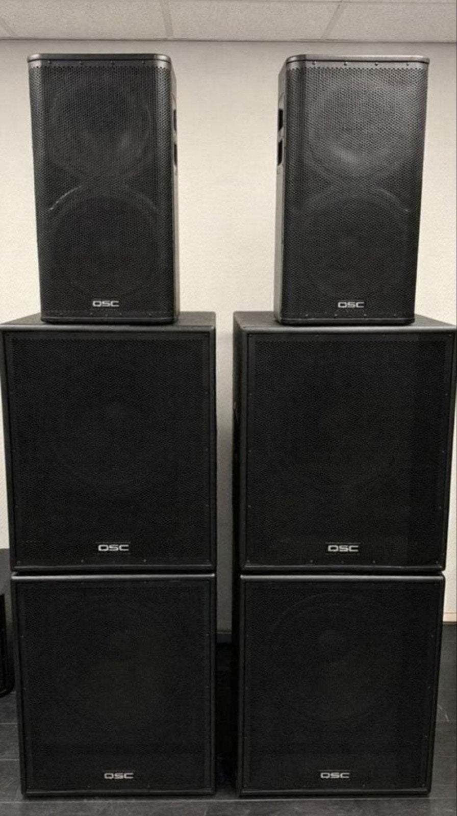 QSC HPR122i en HPR181i Speakerset - Krachtig Geluid, Gebruikt, Speakerset, Geschikt voor surround/home cinema, Ophalen