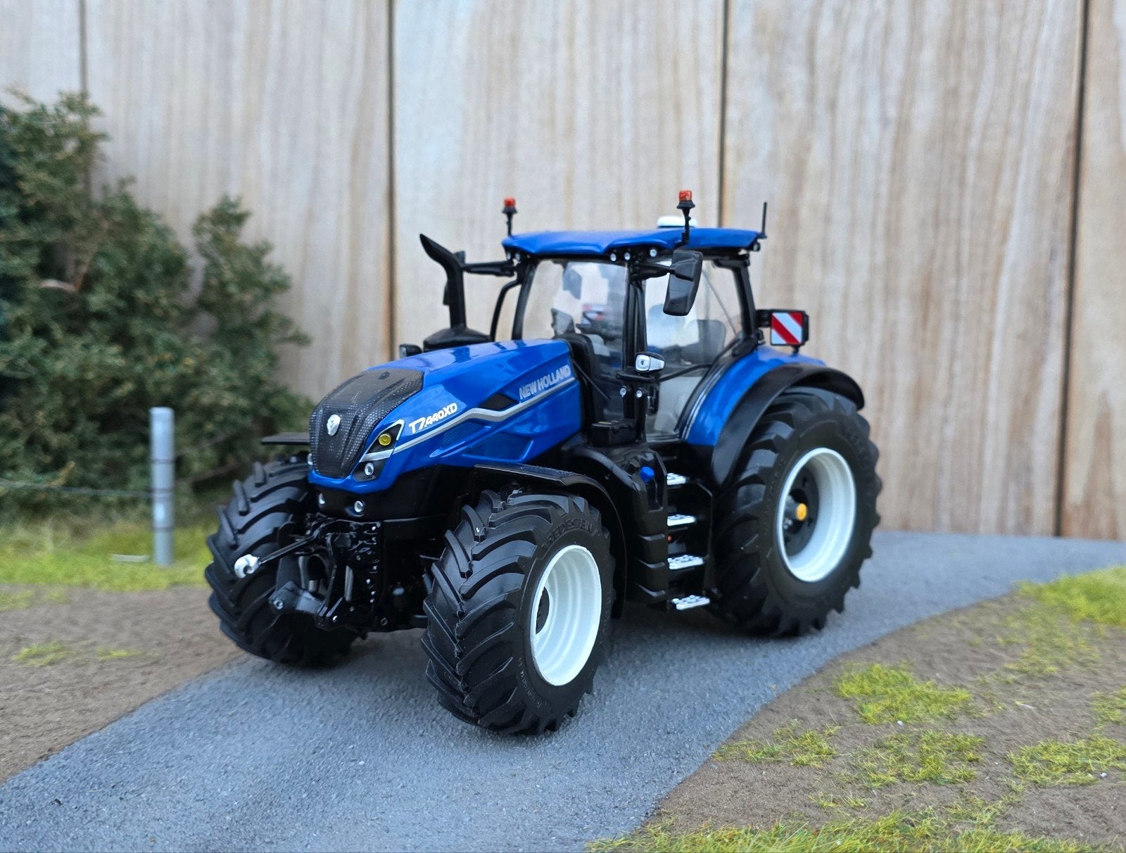 Verbouwde New Holland T7.440XD Dynamic Blue 1:32, Hobby en Vrije tijd, Ophalen of Verzenden, Nieuw, Tractor of Landbouw, Overige merken