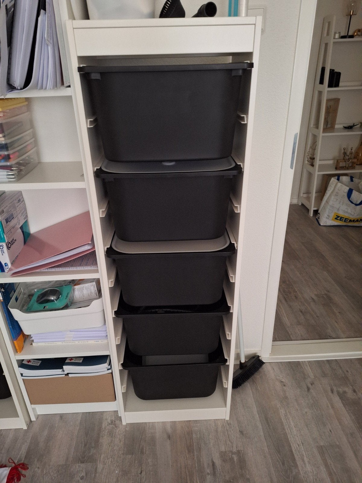 2 IKEA Trofast kasten met 10 zwarte bakken, Ophalen, Gebruikt