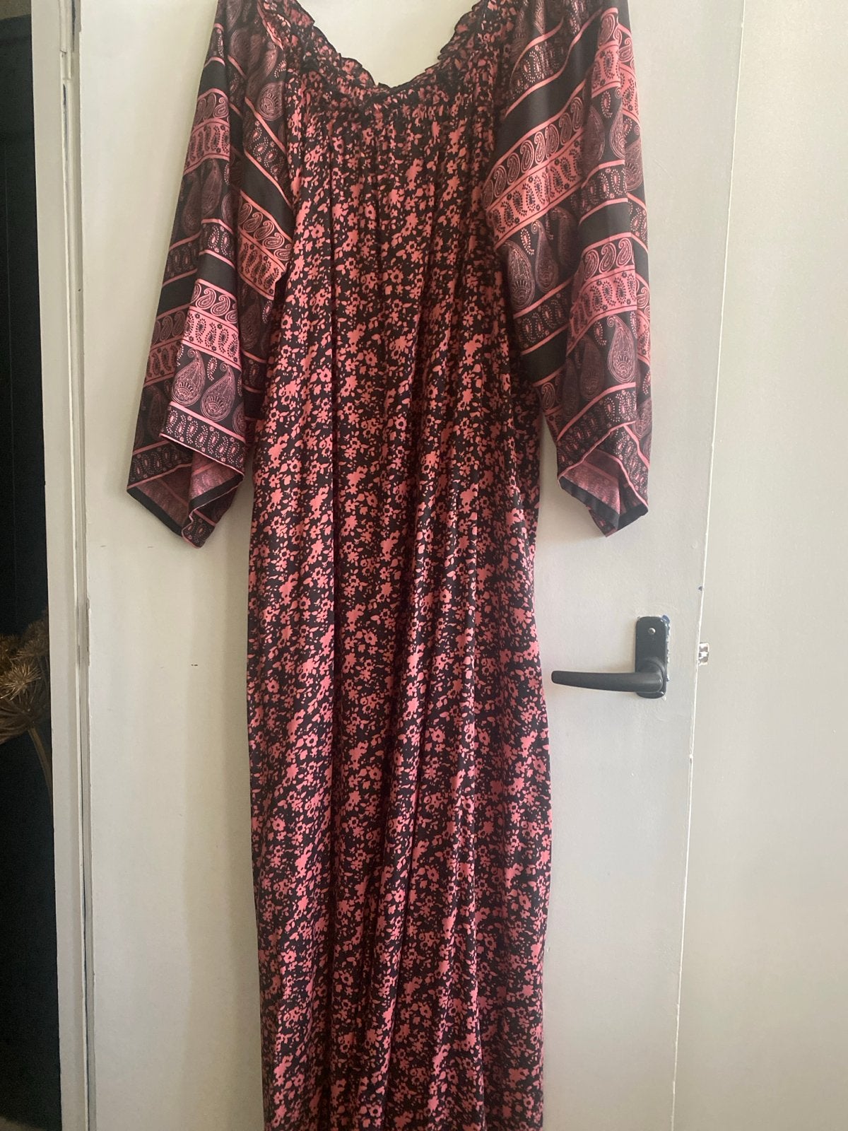 Ulla Popken Maxi Jurk Zwart/Roze Bloemenprint, Zwart, Maat 42/44 (L), Nieuw, Ophalen of Verzenden