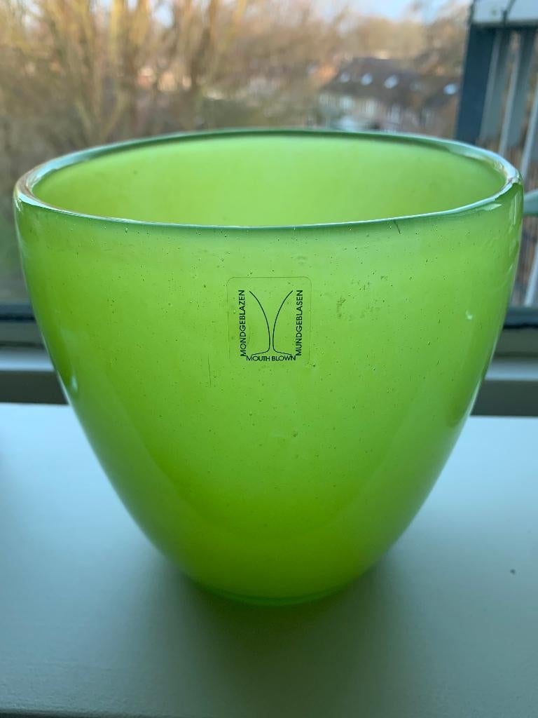 Groene kristallen glazen vaas mondgeblazen H 18 cm, Ophalen of Verzenden