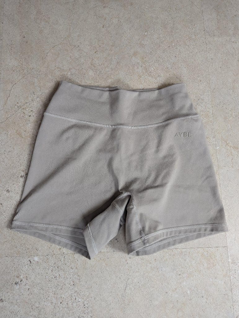 AYBL Sportshort - Maat M - Zo goed als nieuw, Maat 38/40 (M), AYBL, Verzenden, Beige