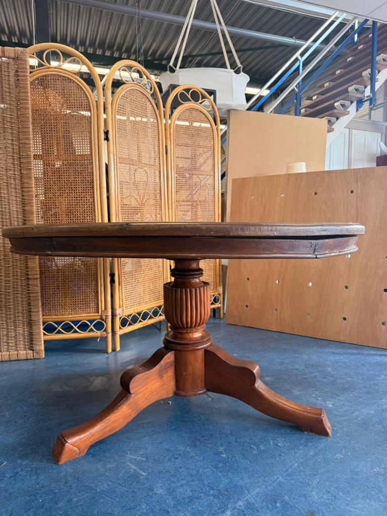 Teakhouten ronde tafel met bolpoot, Ophalen of Verzenden, Zo goed als nieuw, Rond