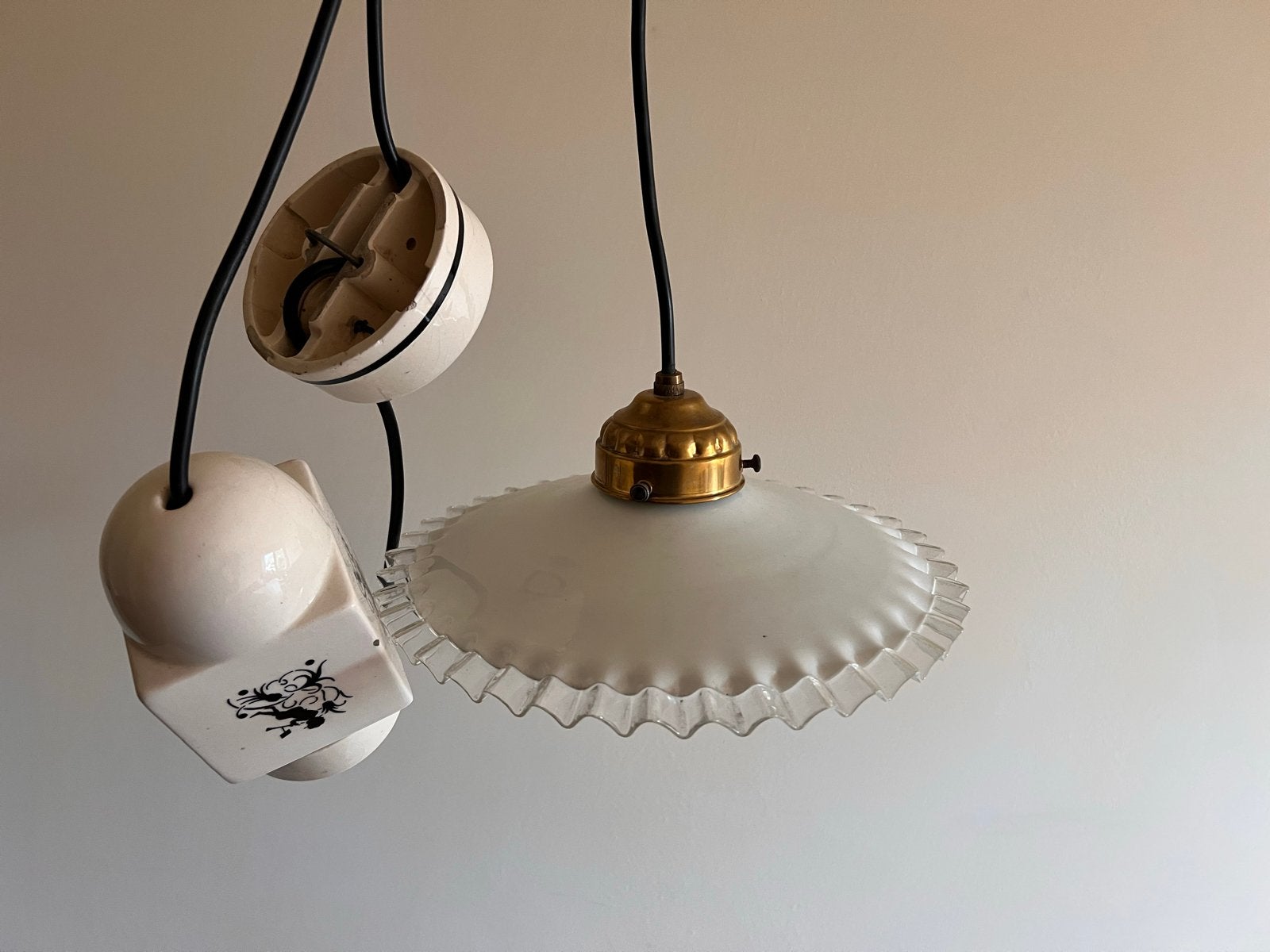 Vintage hanglamp met porseleinen fitting en kap, Antiek en Kunst, Ophalen