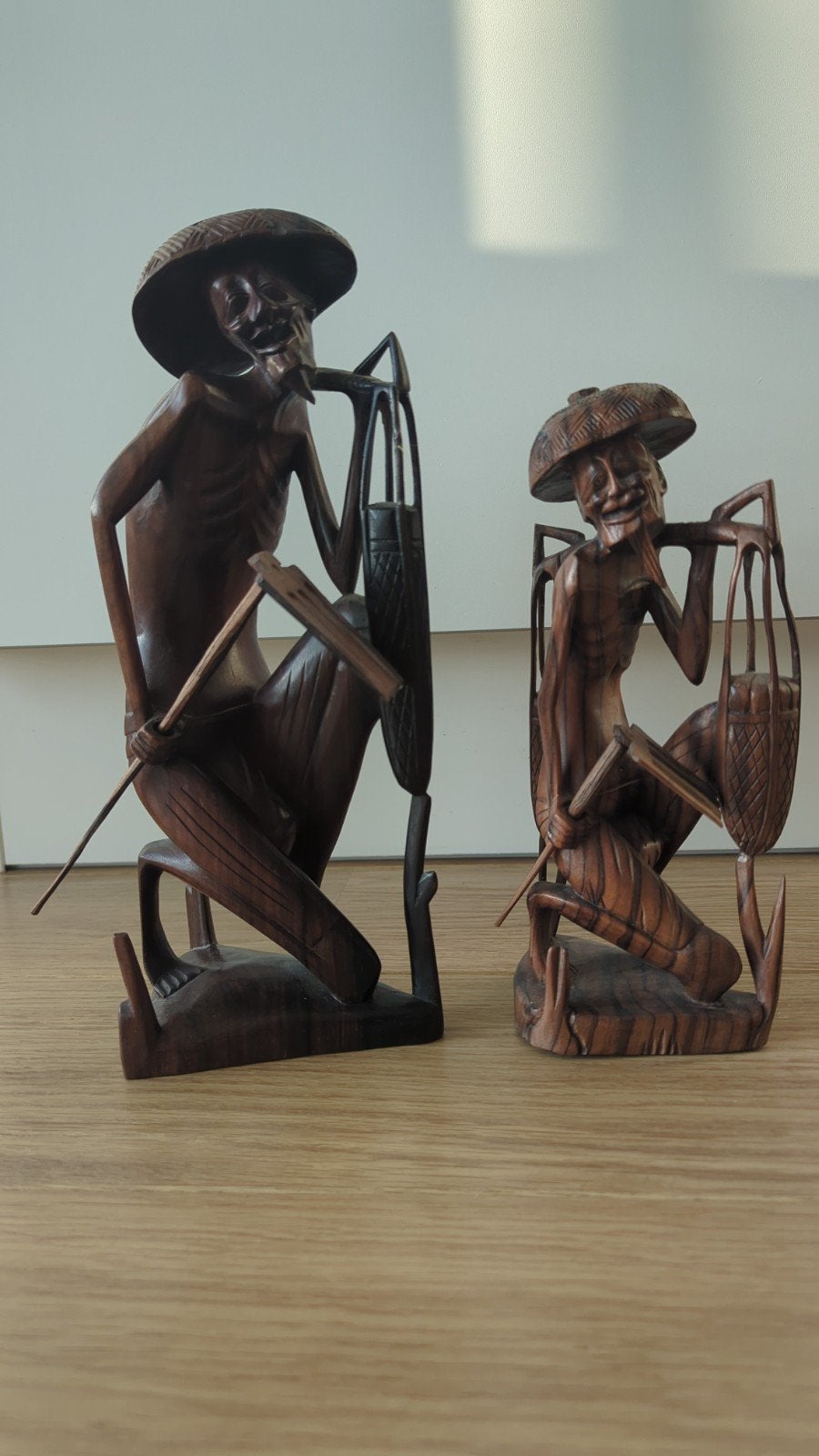 Set van 2 handgesneden houten beelden - Aziatische boeren, Antiek en Kunst, Ophalen, Handgemaakt, 20 - 50 cm, Beeld
