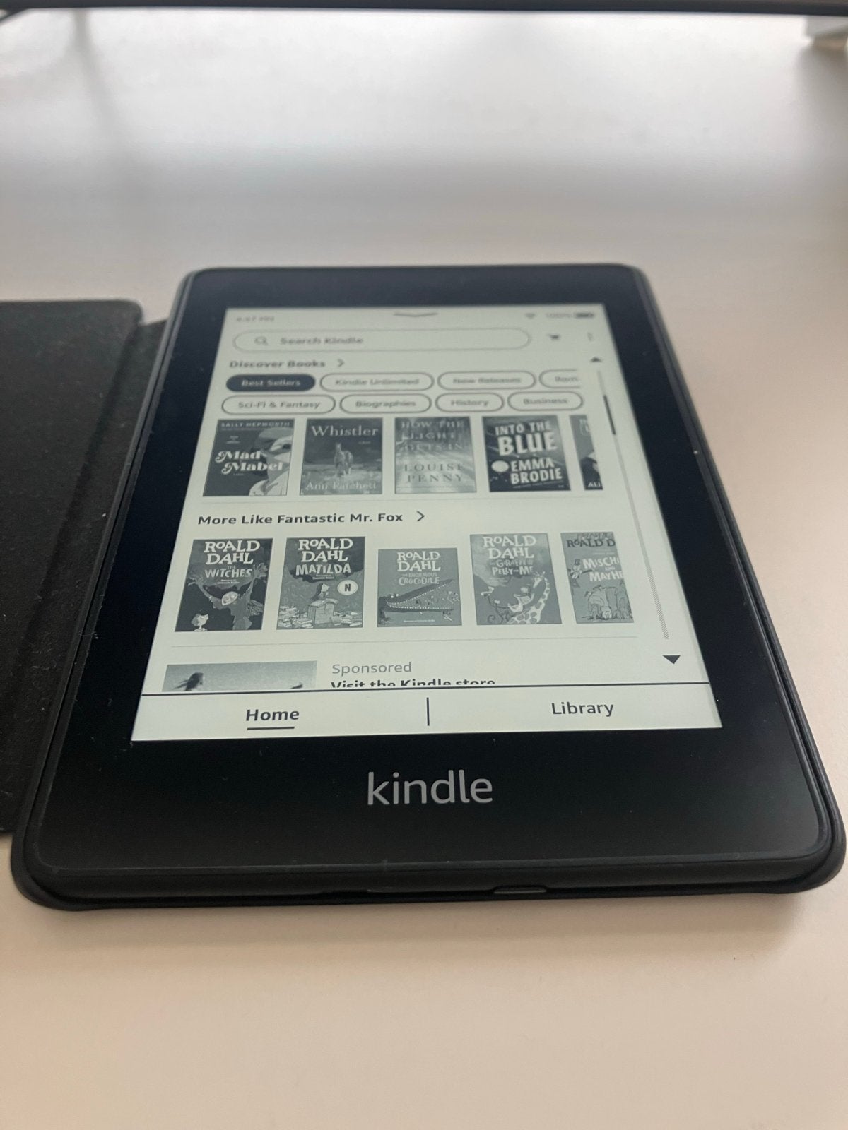 Kindle Paperwhite (10e generatie) met hoesje, 8 GB, Ophalen of Verzenden, Zo goed als nieuw, Touchscreen
