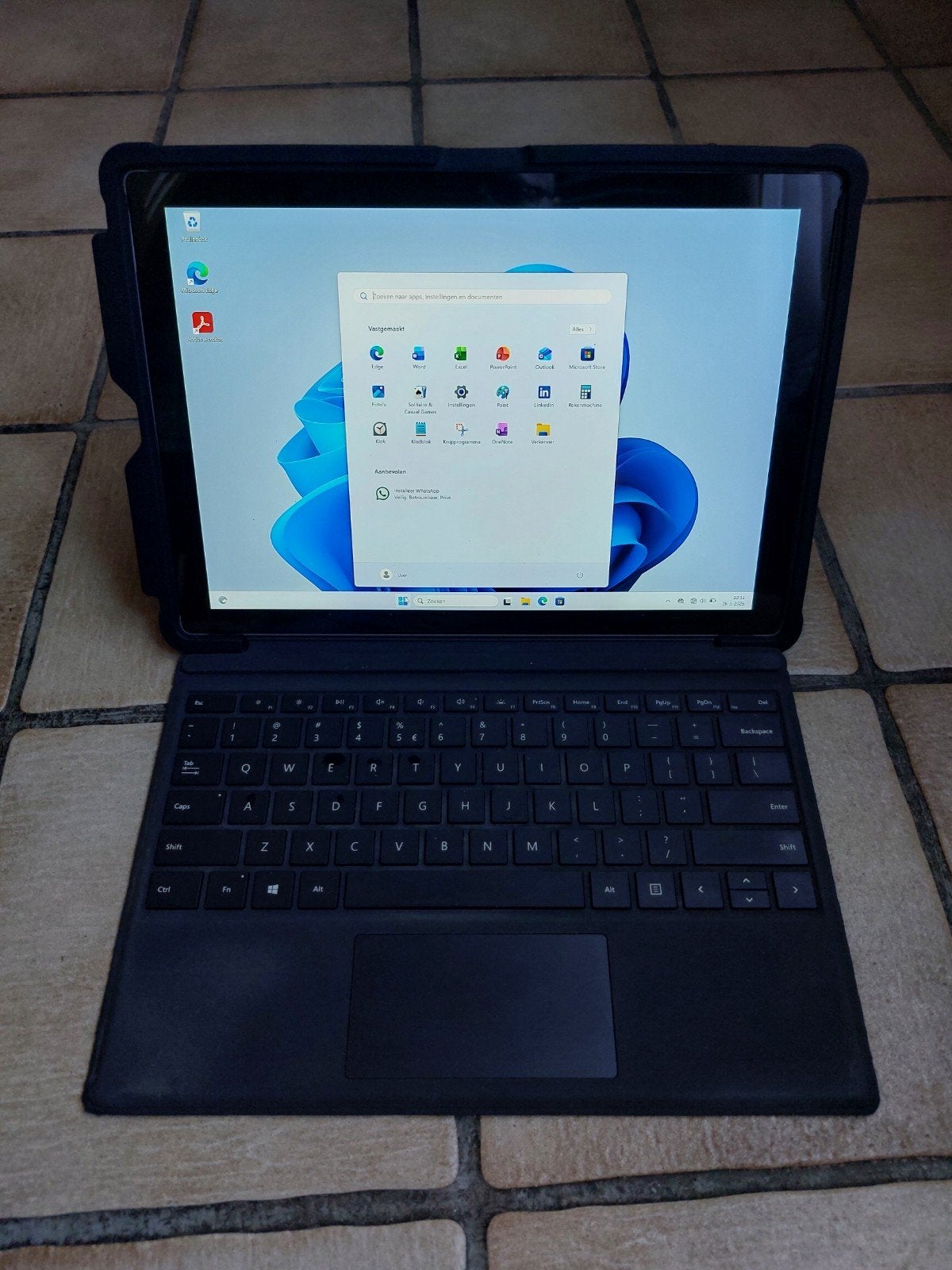 Microsoft Surface Pro 5 (i5-7300U, 4GB RAM, 128GB SSD), Ophalen, Usb-aansluiting, 12 inch, Zo goed als nieuw