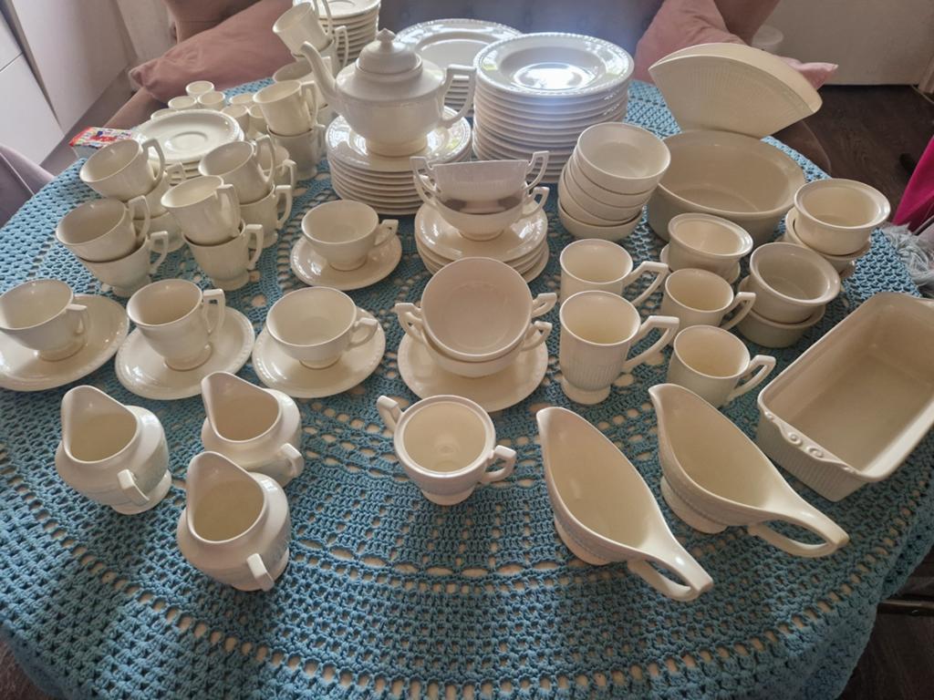 Complete serviesset crème kleurig, merk Recamier., Ophalen, Aardewerk, Overige stijlen, Bord(en)