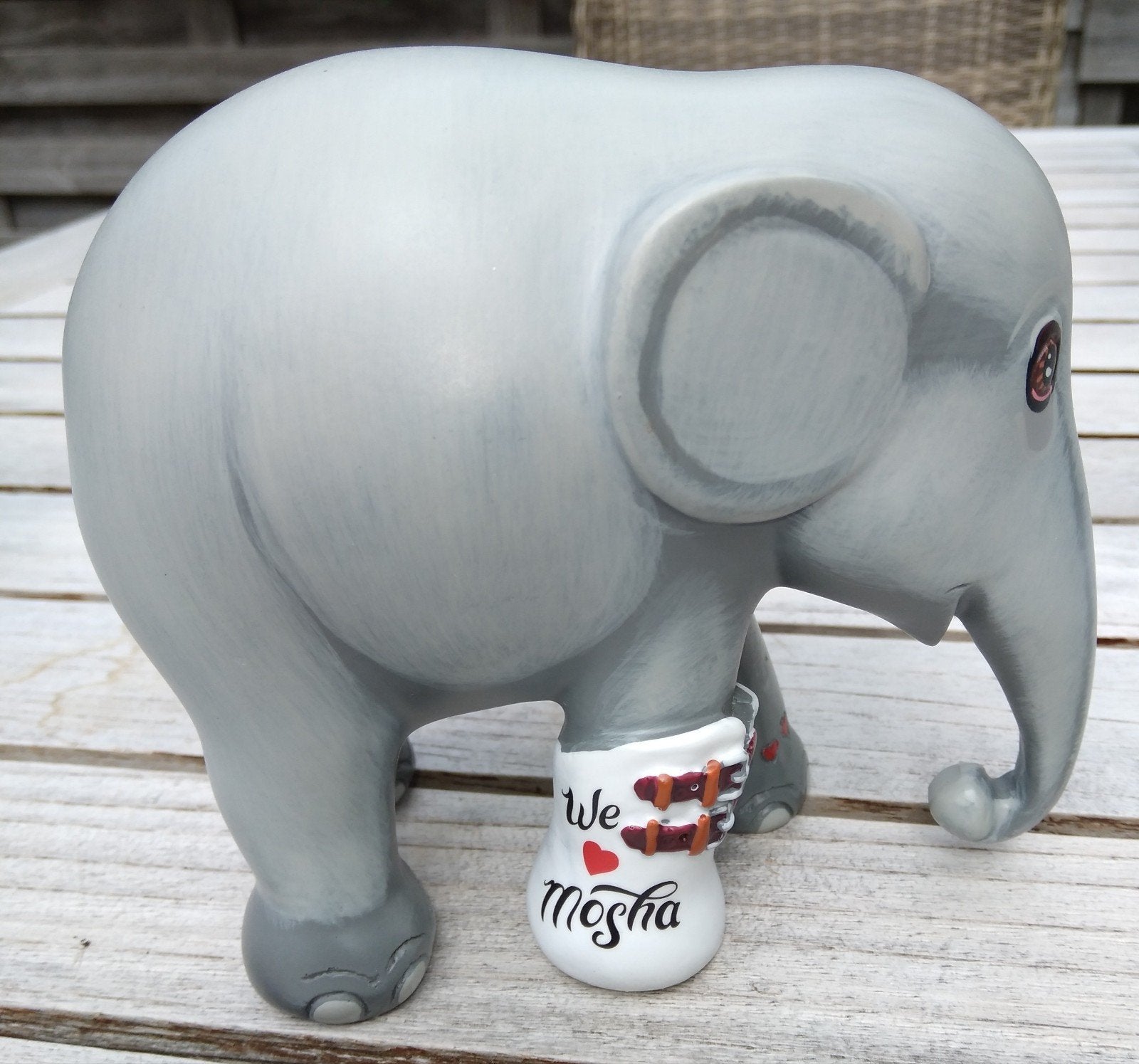 Elephant Parade Olifant "We Love Mosha Global" 10 cm hoog, Ophalen of Verzenden, Zo goed als nieuw, Dier