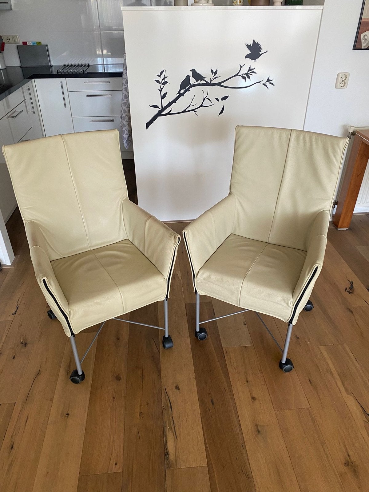 Twee Montis Charly eetkamerstoelen op wielen crème leer, Ophalen, Gebruikt, Twee, Wit