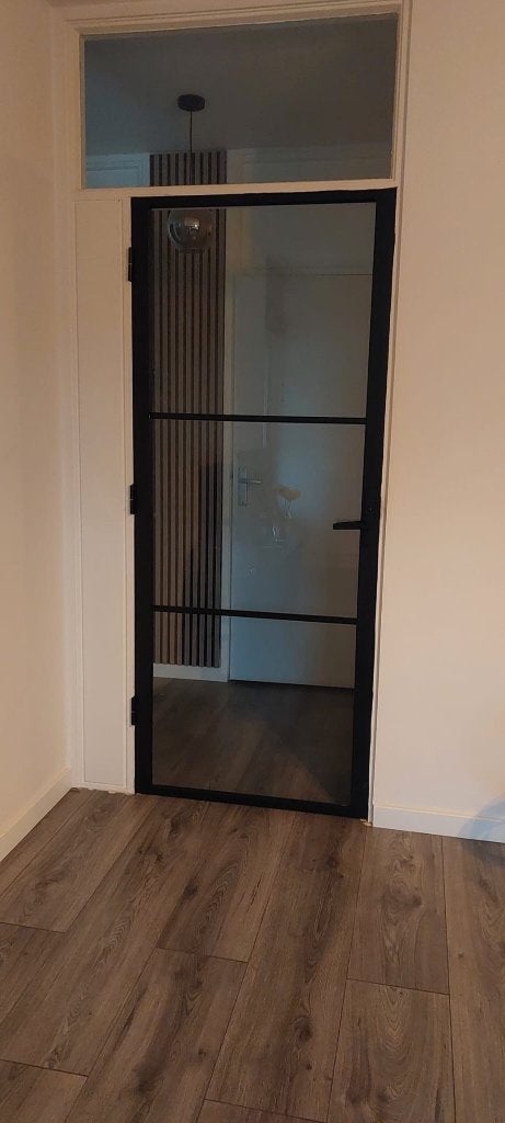 Stijlvolle zwarte binnendeur met glas en stalen look, Binnendeur, Nieuw, Glas, 200 tot 215 cm