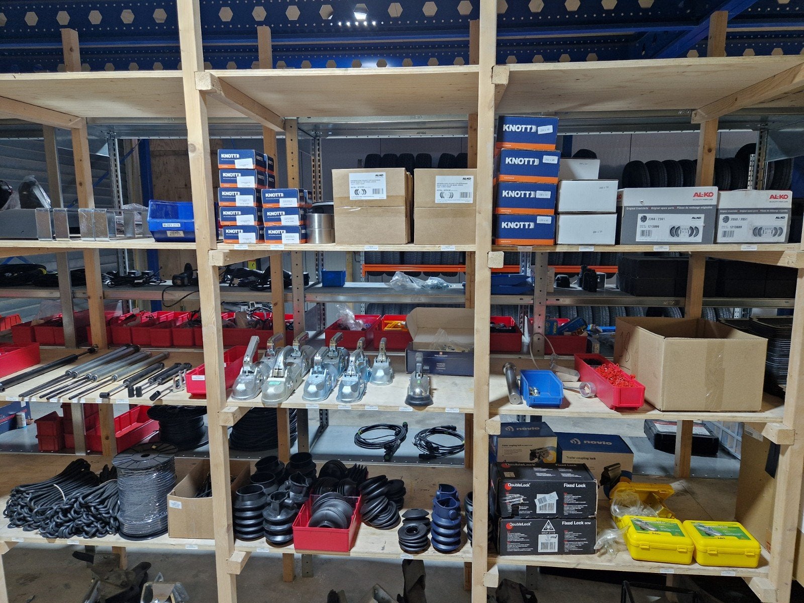 Div.  onderdelen en een Hapert gesloten aanhanger, Ophalen
