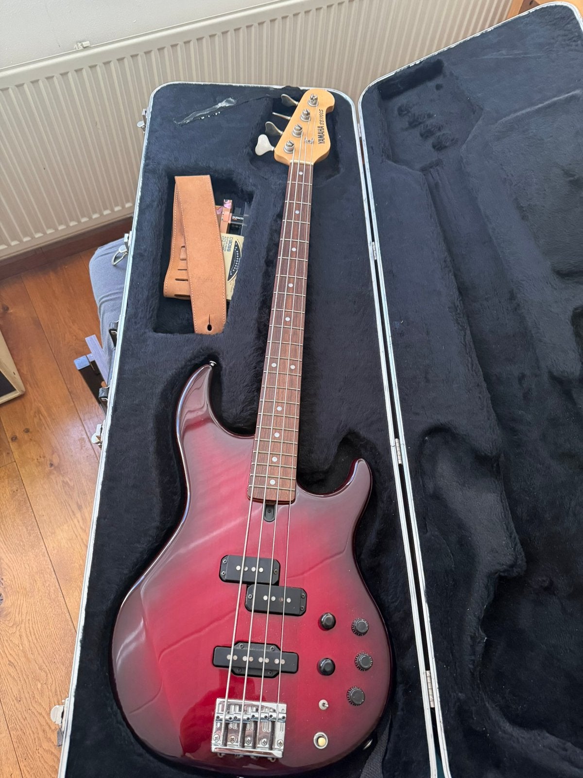 Yamaha BB1100S basgitaar – actief/passief – inclusief koffer, Muziek en Instrumenten, Ophalen, Gebruikt