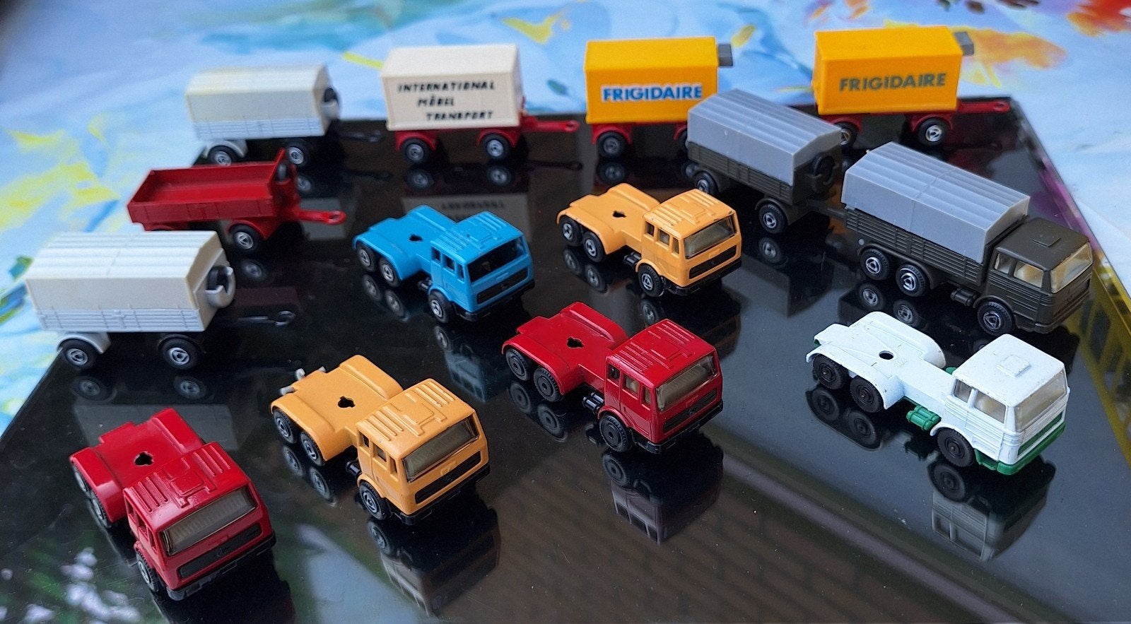 Partij efsi mercedes vrachtwagentjes en aanhangers, Hobby en Vrije tijd, Modelauto's | Overige schalen, Ophalen of Verzenden, Gebruikt