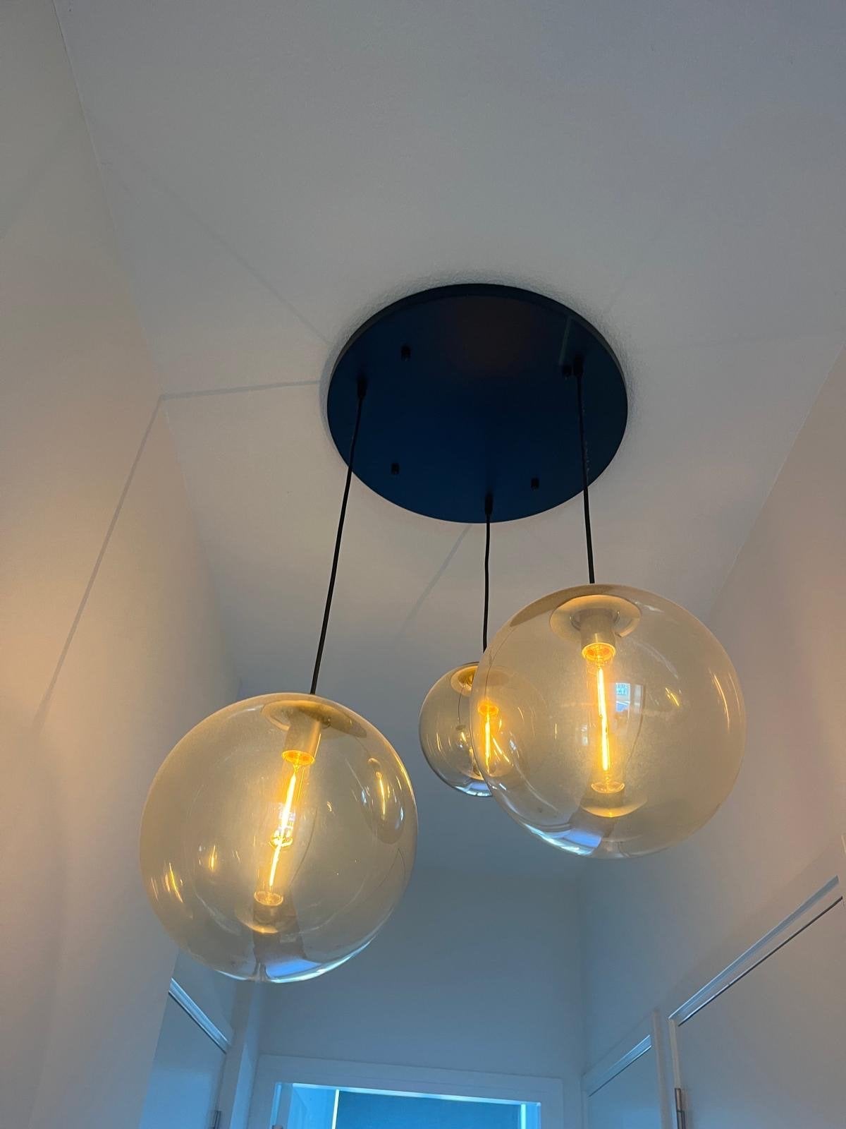 Moderne hanglamp met 3 glazen bollen, Ophalen of Verzenden, Zo goed als nieuw, Glas, E27 (groot)