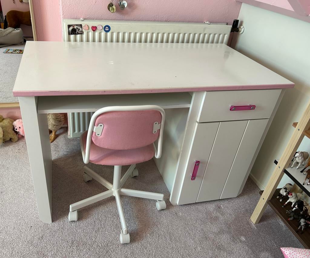 Leuk kinderbureau roze-wit, Huis en Inrichting, Bureaus, Gebruikt, Kinderbureau, IKEA, Spaanplaat of MDF, Demontabel, Opbergruimte