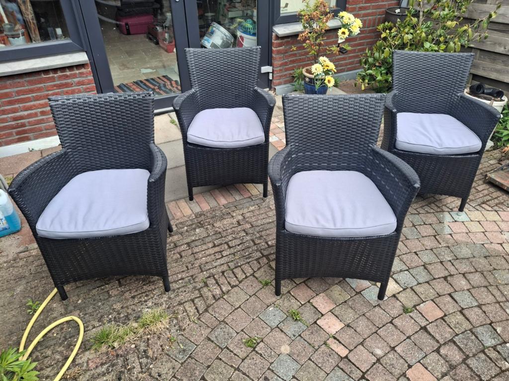 4 Wicker Tuinstoelen met Kussens - Zwart, Tuin en Terras, Ophalen
