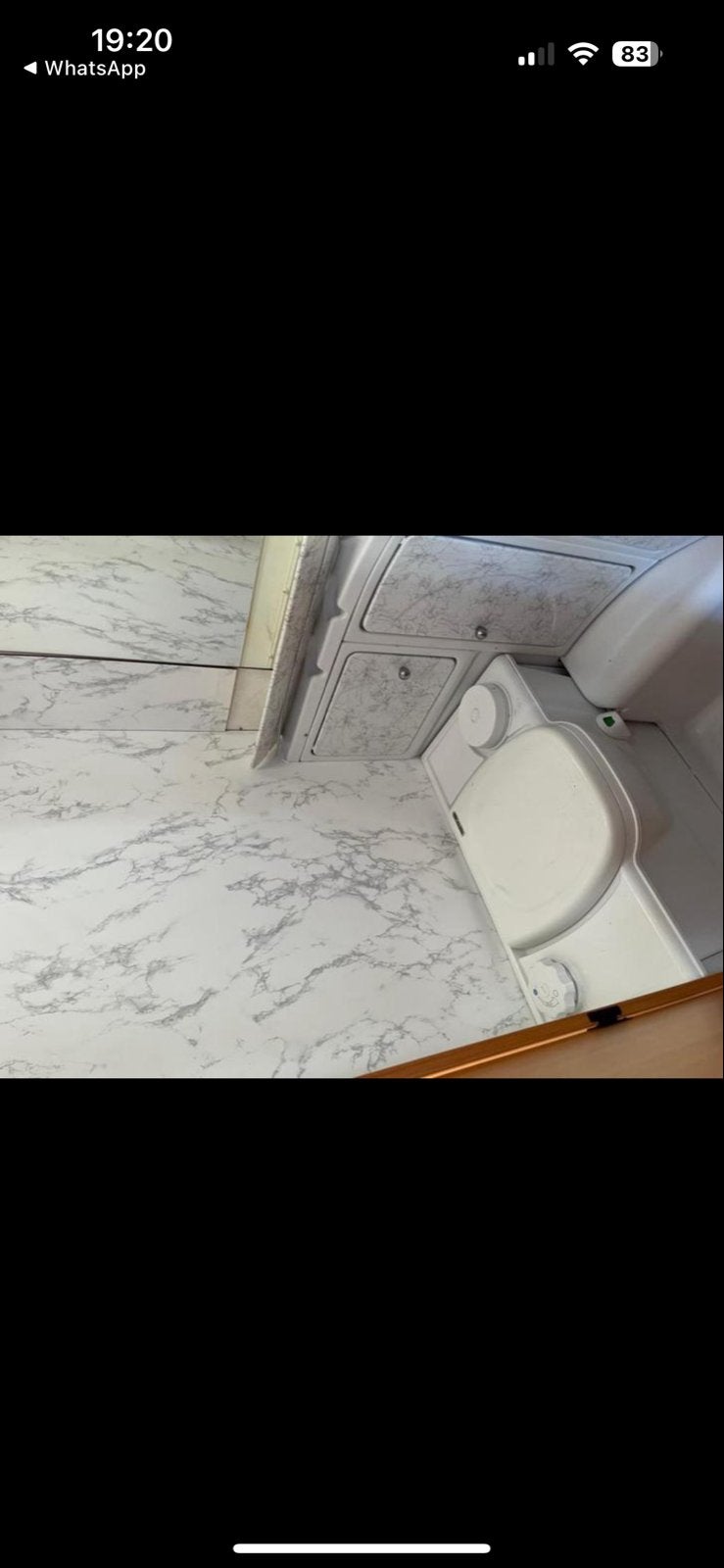 LMC Caravan met stapelbed en rondzit, Ophalen