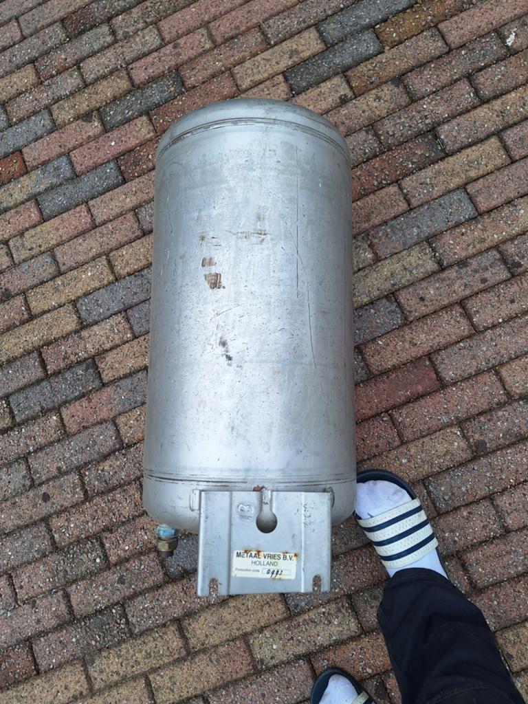 Boiler vat van metaal Vries BV Holland met knelkoppelingen, Ophalen