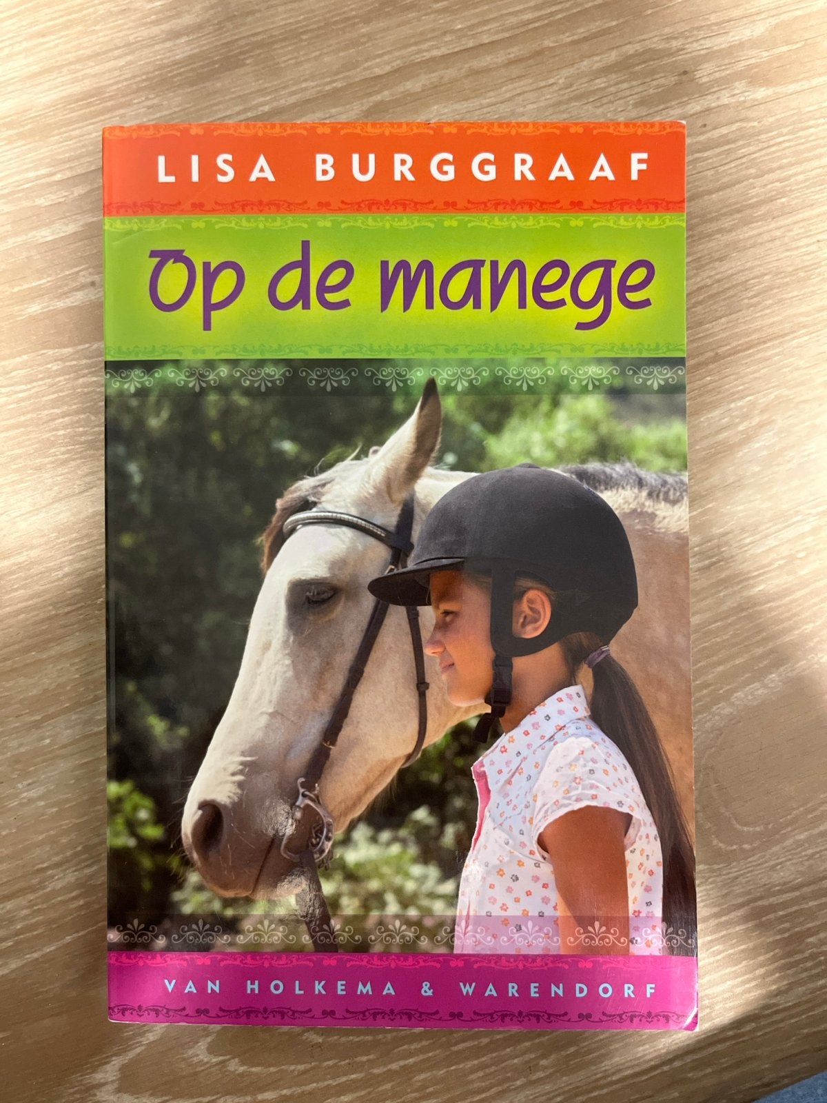 Op de manege - Lisa Burggraaf (Paardenboek), Ophalen of Verzenden, Zo goed als nieuw, Fictie algemeen
