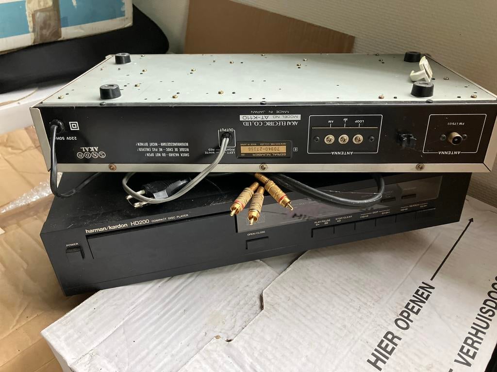 AKAI AT-K110 Tuner en Harman/Kardon HD200 CD-speler, Audio, Tv en Foto, Versterkers en Receivers, Gebruikt, Overige systemen, Minder dan 60 watt